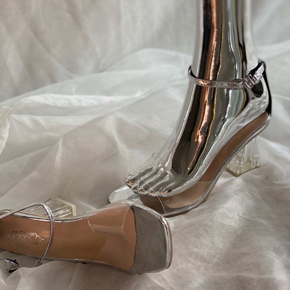 Clear sandals pump
